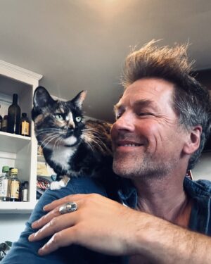 Paul Greene Instagram - Cats 🐈‍⬛ or dogs 🐕 
Lmk ???
I need to know. 
I am betting cats win out.  #catsvsdogs #catsordogs