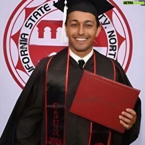 Paul Karmiryan Instagram - I finally graduated.. so now I'm like all smart and stuff. 

Jk.. Already forgot everything, but im proud of my B.S.
.
.
#PsychologyDegree