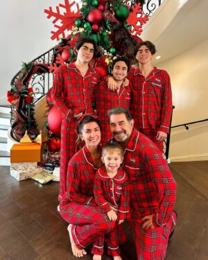 Paul Nassif Instagram - Merry Christmas from our family to yours! 💚❤️