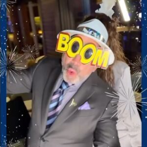 Paul Nassif Instagram - Happy New Year! I hope have a year full of love, success & health while staying true to your resolutions! 🥳💜 

#happynewyear #newyear #nye #happyholidays #newyearsresolution