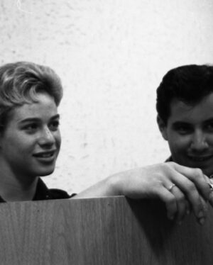 Paul Simon Instagram - Paul and @carole_king at an RCA Victor recording session as teens in 1959. Carole was a young writing prodigy and Paul was a session guitarist. The two first met as students at Queens College in New York City. 
📷: Sony Music Entertainment Archive