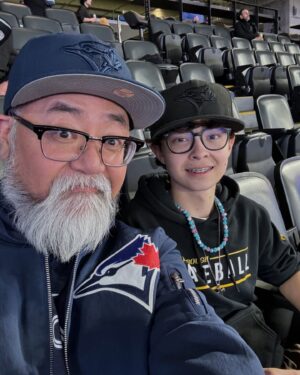 Paul Sun-Hyung Lee Instagram - Here we go! Let’s beat the #Yankees and win this series. always love watching the @bluejays with the Boy 2.0 @mileslee_34 #letsgobluejays #tothecore #mlb #baseballislife⚾️