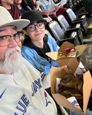 Paul Sun-Hyung Lee Instagram - Let’s go @bluejays !!!
Overjoyed to be catching our first game of the year with @mileslee_34 !!! #tothecore #mlb #baseball⚾️ #okseeyou
