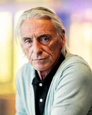 Paul Weller Instagram - A big thank you to both @zoetheball and Lauren Laverne for hosting Paul this morning on @bbcradio2 and @bbc6music!

📸 James Watkins (@jcwatkinsphotography)