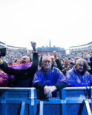 Paul Weller Instagram - A few moments from Paul and the guys at Edinburgh Castle 🏴󠁧󠁢󠁳󠁣󠁴󠁿

Thank you to everyone who battled the rain!

📸  Robin Clewley (1-3, 5-10 @robinclewleyphotography) & Stewart Fullerton (4, @stewart_fullerton_photography)