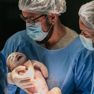Paula Costa Instagram - Nasceu Maria!!! 3,560Kg, vozeirão, capricorniana, irmã do Matheus, filha de dois artistas perdidamente apaixonados um pelo outro. Muito obrigado pelas boas vibrações, não existe felicidade maior nesse mundo ❤️ MARIA COSTA NOGUEIRA 16.01.2024 às 23:38 / Fotos: @pamelamirandafoto