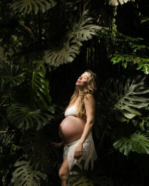 Paula Costa Instagram - 9 meses de MARIA 🍃 

Últimos dias com a nossa menina no meu útero.
Que transformação linda até aqui, minha filha. 
Somos!

Obrigada pelas fotos incríveis @pamelamirandafoto