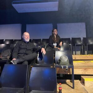 Paula Grinszpan Instagram - Estamos muy emocionadas porque el viernes 5 de julio a las 20:30 estrenamos  nuestra amada obra de teatro Miguel Ángel en el @culturalmoran . No podríamos imaginar un mejor equipo porque es básicamente el MEJOR EQUIPO DEL MUNDO. Amor, obsesividad y estupidez son algunas palabras que definen este proceso. Dirección de @paula_grinszpan y @luciamaciellucia , actuación de @soyluciauribe , dramaturgia @soyluciauribe @paula_grinszpan @luciamaciellucia , @sendonmatias en la iluminación, @gabigerdelics en el vestuario y escenografía, @soyleanibarra en el diseño gráfico, @gabelian en la creación del juguete, @pablostubrin en la fotografía, @bboyspace.arg en asesoría de break dance, y @geor.yoga en la asistencia de producción. Gracias especiales a @josefinadelpopolo .

❤️ Gracias, siempre, a Moran por el apoyo y por ser el lugar donde siempre queremos estar y volver. Gracias @mararaicevic @kokolitxe @lucasancc @carlitadanio @elotrocamino y a toda la gente del moran.

Lxs esperamos! 
 
🎟️ Las entradas se consiguen en la web del @culturalmoran o por @passline_argentina . Quedan poquitas para el estreno. No se duerman que son 8 funciones!