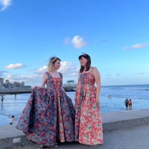 Paula Grinszpan Instagram - 🌊👸🏼🫅🏻ATENTI PUEBLO! ESTA SEMANA LAS REINAS EN EL TEATRO AUDITORIUM @t.auditorium CON ENTRADAS POPULARES (de 2500 a 3500 pesos). SOLO 4 FUNCIONES. 

🎟️ Entradas por @plateanet