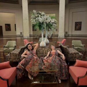 Paula Grinszpan Instagram - 🫅🏻👸🏼 LAS REINAS. Este DOMINGO 18 hs en el TEATRO ASTROS @teatroastrosok. 

🎟️ Atención! Hay un link de ENTRADAS CON DESCUENTO en la próxima función para quienes sigan la cuenta @lasreinas.teatro y comenten este post con la palabra "REINAS"

🎫 Entradas: @entradauno y en la web del @astros