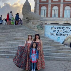 Paula Grinszpan Instagram - 🌊👸🏼🫅🏻ATENTI PUEBLO! ESTA SEMANA LAS REINAS EN EL TEATRO AUDITORIUM @t.auditorium CON ENTRADAS POPULARES (de 2500 a 3500 pesos). SOLO 4 FUNCIONES. 

🎟️ Entradas por @plateanet