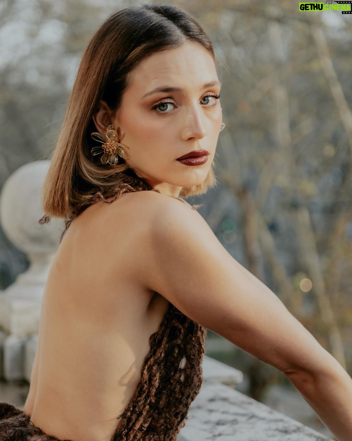 Paula Magalhães - 726 Likes - Eu tenho dois grandes problemas:
1- não saber quando parar de tirar fotos
2- não conseguir escolher entre as minhas 1500 opções
💔