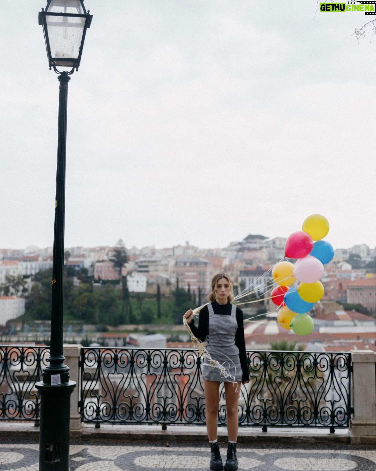 Paula Magalhães - 883 Likes - Tudo começa com um sonho 🎈
“E sempre que o homem sonha, o mundo pula e avança”