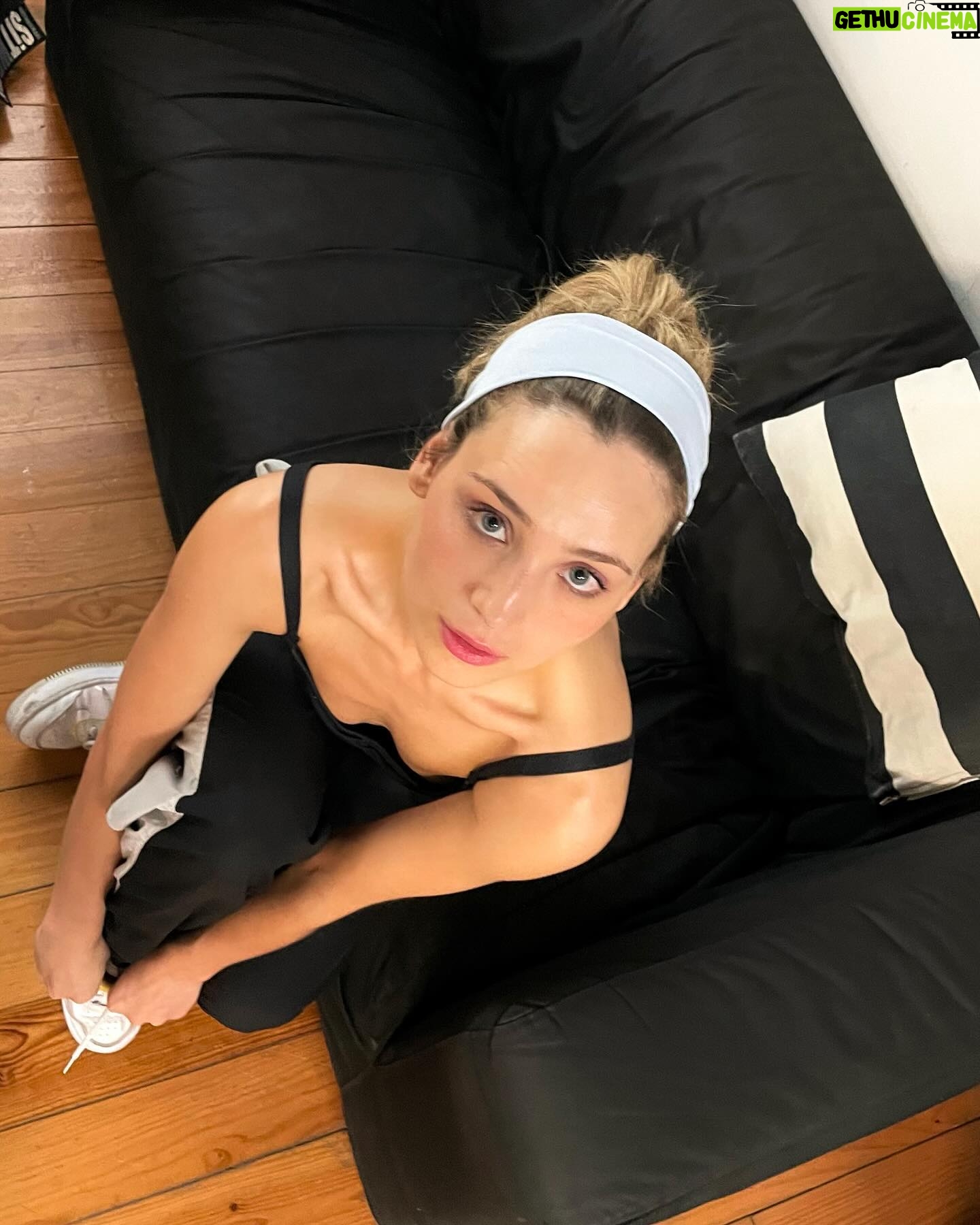 Paula Magalhães - 729 Likes - 🪩