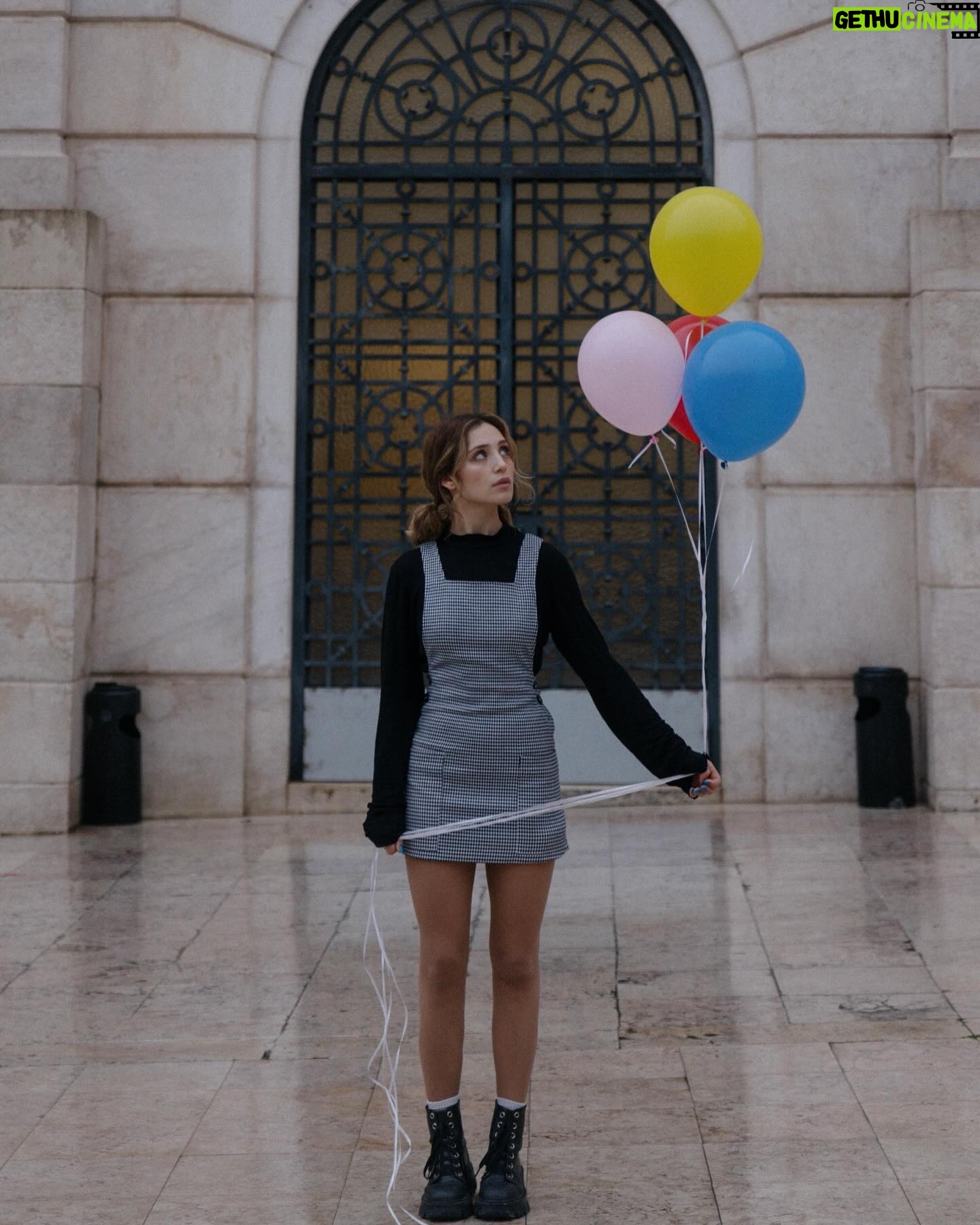 Paula Magalhães - 883 Likes - Tudo começa com um sonho 🎈
“E sempre que o homem sonha, o mundo pula e avança”