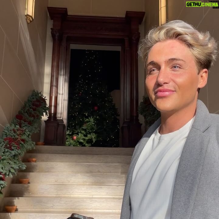 Paula Magalhães - 1.1K Likes - Hoje o meu melhor amigo faz anos e eu estou muito feliz e grata por ter uma pessoa tão maravilhosa na minha vida. Agradeço aos teus pais @franciscosapena por terem gerado um dos seres humanos mais lindos que conheço.
Amo te ❤️