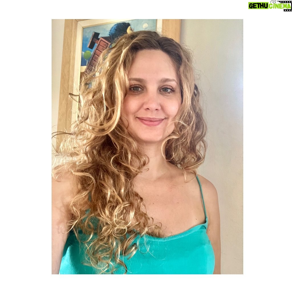 Paula Possani - 215 Likes - Up no feed 🍏