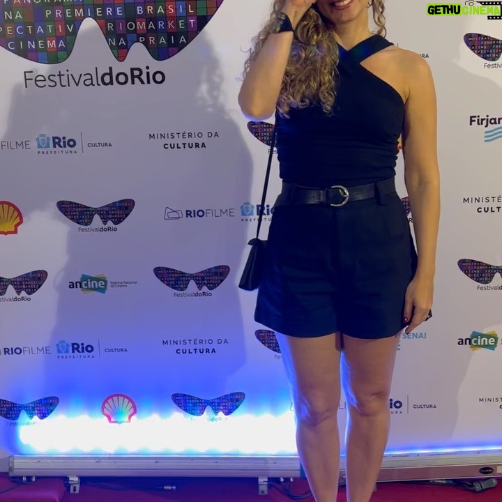 Paula Possani - 161 Likes - Despedindo de outubro com um pouco da temporada no Rio de Janeiro ❤️☀️💦🎬