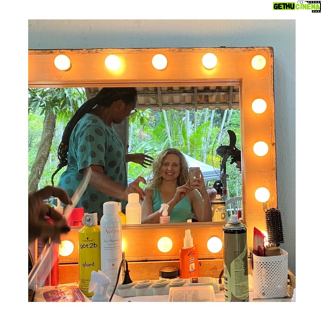 Paula Possani - 166 Likes - Aquelas 8 horinhas no busão que valem super a pena pra chegar num lugar lindo e fazer o trabalho que eu amo com uma equipe maravilhosa! Ilha de Jaguanum! ❤️ @pousadajaguanum @tvzerocinema #cinemanacional