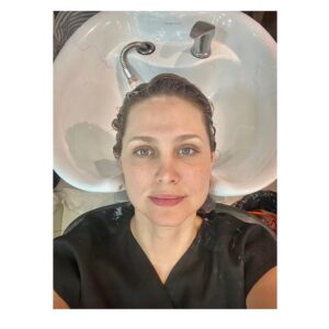 Paula Possani Instagram - Quem aí gosta de um Antes e Depois?
Vida de atriz é assim: vc tá lá de boa com seu cabelo naturalzão, aí chega uma nova personagem e plim! ✨ Transformação! 
Quem fez essa magia acontecer foi a talentosa @paulaclimaco !
#cinemanacional @tvzerocinema #amomeutrabalho