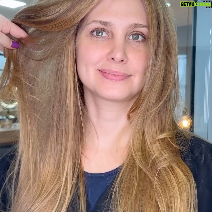 Paula Possani - 495 Likes - Quem aí gosta de um Antes e Depois?
Vida de atriz é assim: vc tá lá de boa com seu cabelo naturalzão, aí chega uma nova personagem e plim! ✨ Transformação!
Quem fez essa magia acontecer foi a talentosa @paulaclimaco !
#cinemanacional @tvzerocinema #amomeutrabalho