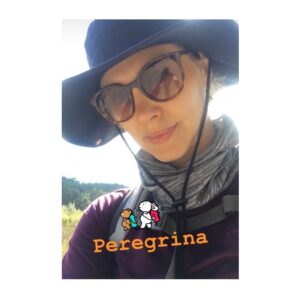 Paula Possani Instagram - #tbt de qdo fiz o caminho de Santiago de Compostela com meu pai. Chegar caminhando, sair caminhando, dormir e acordar para caminhar. Tanta coisa bonita pelo caminho, tantos aprendizados. Viver com pouco, só com o que vc pode carregar. Um passo depois do outro. E outro. E outro……….. Uma das grandes experiências que trago na memória! ❤️ #caminhodesantiago #santiagodecompostela #vidanomade #trilha #trilheirasdobrasil #trilheiras #caminho
