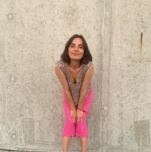 Paula Schramm Instagram - Ich kann nur lieben,
was ich die Freiheit habe auch zu verlassen:
dieses Land
diese Stadt
diese Frau
dieses Leben
Eben darum lieben ja wenige ein Land
manche eine Stadt viele eine Frau
aber alle das Leben.

Wolf Biermann 1965