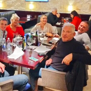 Paula Volpe Instagram - Hermosa noche en @tucsonrestaurante con @arnaldoandreoficial @osvaldolaportok @vivisaezok lean y clau #teatro #pasion #comedia