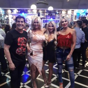 Paula Volpe Instagram - Amigos @moni.farro @ceciliaoviedo_ok @lisandrocarret @elcorralonguille