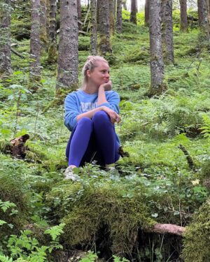 Paulina Chruściel Instagram - Przysiadłam sobie w norweskim lesie🌲🌳#feellikehome 🇳🇴 #norge#scandinavian #kocham #wakajki #mothernature #holiday #scania #scandinavia #mybestplaceintheworld🌏 Kocham, po prostu kocham Skandynawię💚