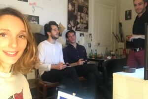 Pauline Clément Instagram - Broute 24 ⏰
C’est un peu comme Broute, mais en plus long 
C’est 8 épisodes de 20 minutes 
C’est une série Canal   
Et ca sort le 29 Avril 

Vous y verrez beaucoup @bertrand_usclat,
et vous pourrez y croisez @johanncuny @moustafabenaibout et ma tête ( et plein d’autres super personnes !) 

Du coup, pour l’occasion je suis parti en nostalgie dans mon téléphone, en vrac : 
Les Yes vous aime jeune 
Des moustaches 
Une soirée chill 
Une réunion d’écriture 
Un clip chanté en japonais 
Et des muscles 

Si quelques chose te dit quelque chose dit moi quelque chose !