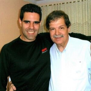 Paulo Andrade Instagram - #TBT com o meu pai, meu exemplo, meu “torcedor número 1”, que completaria 73 anos amanhã, e mesmo tendo partido há quase 10 anos, segue abençoando e vibrando com os passos de quem tanto o ama.