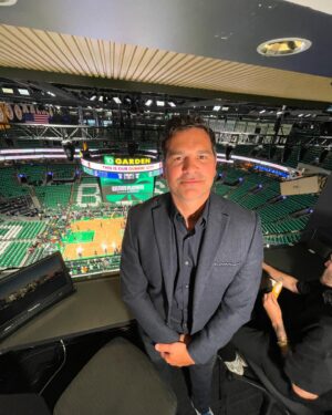 Paulo Antunes Instagram - TD Garden! Estamos aqui com a @nbabrasil #Celtics #Mavericks #nbafinals #finaisnba Quem ganha?