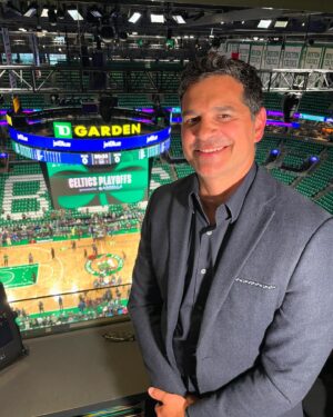 Paulo Antunes Instagram - TD Garden! Estamos aqui com a @nbabrasil #Celtics #Mavericks #nbafinals #finaisnba Quem ganha?