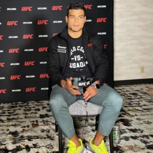 Paulo Costa Instagram - 33 anos hoje 🎉🎊🙌🧃🧃❤️
Bday 33 today 👏🔥🎖️🧃🧃🎉