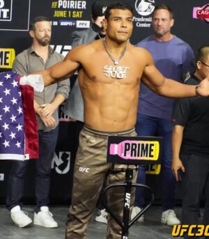 Paulo Costa Instagram - It’s Fight Day! Is today! 🔥🧃

I want to thank all the people who are with me in this battle!
My family, my team, my sponsors and partners and especially my fans! That makes this journey happier and more fun! Vamos mi hermanos! 

Thank you @500.casino for all support! 

🇧🇷 É Dia da luta! É hoje! 🔥🧃

Quero desde já agradecer a todas as pessoas que estão comigo nessa batalha!
Minha família, meu time, meus patrocinadores e parceiros e principalmente aos meus fãs! Que fazem dessa jornada mais feliz e divertida! Vamos mi hermanos!

#SecretJuice #UFC302 #ufc