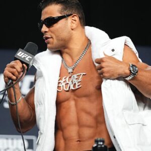 Paulo Costa Instagram - It’s Fight Day! Is today! 🔥🧃

I want to thank all the people who are with me in this battle!
My family, my team, my sponsors and partners and especially my fans! That makes this journey happier and more fun! Vamos mi hermanos! 

Thank you @500.casino for all support! 

🇧🇷 É Dia da luta! É hoje! 🔥🧃

Quero desde já agradecer a todas as pessoas que estão comigo nessa batalha!
Minha família, meu time, meus patrocinadores e parceiros e principalmente aos meus fãs! Que fazem dessa jornada mais feliz e divertida! Vamos mi hermanos!

#SecretJuice #UFC302 #ufc