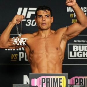 Paulo Costa Instagram - It’s Fight Day! Is today! 🔥🧃

I want to thank all the people who are with me in this battle!
My family, my team, my sponsors and partners and especially my fans! That makes this journey happier and more fun! Vamos mi hermanos! 

Thank you @500.casino for all support! 

🇧🇷 É Dia da luta! É hoje! 🔥🧃

Quero desde já agradecer a todas as pessoas que estão comigo nessa batalha!
Minha família, meu time, meus patrocinadores e parceiros e principalmente aos meus fãs! Que fazem dessa jornada mais feliz e divertida! Vamos mi hermanos!

#SecretJuice #UFC302 #ufc