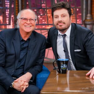 Paulo Roberto Falcão Instagram - Nesta madrugada, estarei no @sbtthenoite, em uma conversa muito bem humorada com o @danilogentili. Foi um momento muito bom em que pude falar sobre futebol, boas memórias e dar boas risadas. E ainda sobrou um tempo para um abraço com a Ultraje a Rigor! 
.
Questa notte, io sarò nel @sbtthenoite, in una conversazione molto umoristica con @danilogentili. È stato un momento troppo bello, in cui ho potuto parlare su calcio, le belle memorie e ridere. E è ancora rimasto un tempo per abbracciare la Ultraje a Rigor!