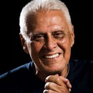 Paulo Roberto Falcão Instagram - Roberto Dinamite escreveu a sua bela história no futebol com gols espetaculares, mas também com retidão e amizade. Foi um companheiro querido na Seleção de 82. Registro aqui minha solidariedade a seus familiares e, especialmente, à grande família do @vascodagama, sua grande paixão.
.

Roberto Dinamite ha scritto la sua bella storia calcistica con gol spettacolari, ma anche con onestà e amicizia. È stato un caro compagno di squadra nella Nazionale del 1982. Registro qui la mia solidarietà alla sua famiglia e, soprattutto, alla grande famiglia di Vasco, sua grande passione.