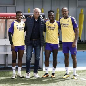 Paulo Roberto Falcão Instagram - Pude participar de uma preparação excelente para a grande partida de hoje. Muito obrigado ao @mrancelotti e sua comissão técnica, que oportunizaram uma troca de conhecimentos inestimável neste intercâmbio. Que ambos os clubes proporcionem um verdadeiro espetáculo.