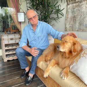 Paulo Roberto Falcão Instagram - Na semana em que completei 70 anos, recebi a notícia que a Justiça, baseada no minucioso trabalho da Polícia Civil e do Ministério Público, determinou o arquivamento do inquérito que investigava uma suposta importunação sexual. A conclusão da Justiça é de que não houve delito. As manifestações da Delegada de Polícia, do Ministério Público e do Poder Judiciário afirmaram inexistir quaisquer indícios de crime. 
 
De minha parte, foram 77 dias de silêncio, em respeito às autoridades e à investigação, que corria em sigilo. Sempre acreditei que os fatos seriam devidamente esclarecidos. Agora, posso seguir com o meu trabalho, os meus projetos e a minha vida.
 
Quero expressar minha gratidão às pessoas que não fizeram prejulgamentos. Espero que esse caso, que despertou tantos ataques precipitados contra mim, contribua para que as pessoas reflitam mais antes de condenar alguém.

Agradeço à minha família, aos amigos, aos colegas e a todas as pessoas que me enviaram manifestações de apoio e de carinho.