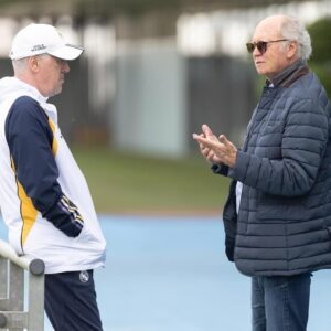 Paulo Roberto Falcão Instagram - Sempre gostei de fazer intercâmbios, pois isso agrega muito ao profissional. Dessa vez, com @mrancelotti e sua comissão técnica, em um momento tão importante, está sendo um grande prazer. Na véspera de uma decisão, há muito trabalho a ser feito. E sempre é uma oportunidade ímpar para trocar conhecimento e novas estratégias.