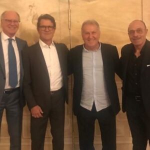 Paulo Roberto Falcão Instagram - A convite da @gazzettadellosport , no último fim de semana tive o grande prazer de participar do @ilfestivaldellosport , na Itália. Me alegra poder reencontrar velhos amigos e compartilhar minhas experiências com outras pessoas. Também queria agradecer por todo o carinho que recebi neste final de semana, é sempre ótimo interagir com pessoas tão apaixonadas pelo futebol como eu.

//

Sull'invito de La Gazzetta dello Sport, lo scorso fine settimana ho avuto il grande piacere di partecipare al Festival dello Sport di Trento, in Italia. Mi rende felice poter incontrare di nuovo vecchi amici e condividere le mie esperienze con altre persone. Volevo anche ringraziarvi per tutto l'amore che ho ricevuto questo fine settimana, è sempre bello interagire con persone appassionate per calcio come me.