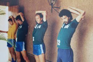 Paulo Roberto Falcão Instagram - A saúde física é um dos recursos mais importantes de um atleta. Alongamentos, aquecimentos, sessões de fisioterapia, são todos parte de uma rotina diária fundamental para evitar lesões e preservar o bem estar físico. 
///
La salute fisica è una delle risorse più importanti per un atleta. Stretching, riscaldamento, sedute di fisioterapia fanno parte di una routine quotidiana fondamentale per prevenire gli infortuni e preservare il benessere fisico.