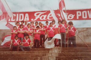 Paulo Roberto Falcão Instagram - Poucas coisas são tão capazes de mover um jogador como o carinho da torcida. Ter sido presenteado com uma torcida organizada especialmente em minha homenagem é algo que carrego com muito orgulho. Queria também agradecer especialmente ao Ney Oliveira e seus filhos, os criadores da Torcida Falcão Povão.
///
Poche cose sono in grado di commuovere un giocatore come l'affetto della folla. Essere stato presentato con una folla organizzata appositamente in mio onore è qualcosa che porto con grande orgoglio. Vorrei anche ringraziare in modo particolare Ney Oliveira e i suoi figli, i creatori di Torcida Falcão Povão.