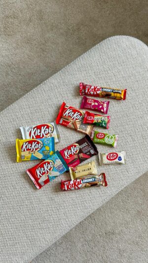 Paulo Sousa Instagram - provando KitKat de todo o Mundo PS: encontras tudo na @gloodstore