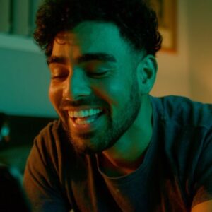 Pav Dharia Instagram - #ZindagiHaseen OUT NOW!

Lyrics: @vickysandhumusic 
Directed By: @rohitnegah 
Shot by: @savvsingh 
Female Lead: @safia.arain 
HMUA: @nikkiaroraofficial 
Stylist: @tantrumthelabel 
Assistant Director: @nickinalexander 

@ks.creative_photography @yashansings @sukhdevchahal  @iamkiranmangat @gagandeep.tamber