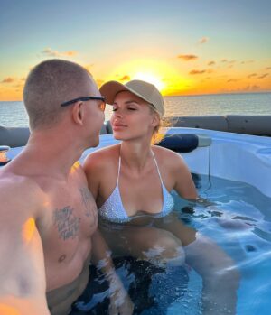 Pavel Kuryanov Instagram - С днём рождения моё солнце🌞 
Пусть лучики твоей заботы и тепла всегда согревают и сплачивают меня и всю нашу большую семью!😍
Мы все тебя очень любим! ❤️
Пусть сбудутся все твои мечты! 🙏