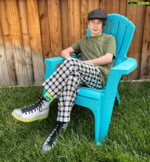 Paxton Booth Instagram - It ain’t easy being green 💚 (or taking pics with Ripley🐾)